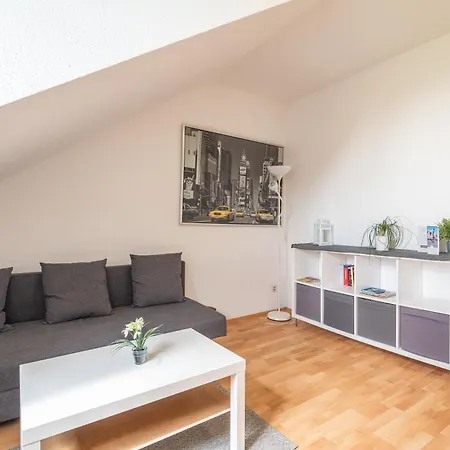 Gemuetliche Dachgeschosswohnung -waldstrassenviertel 아파트 라이프치히